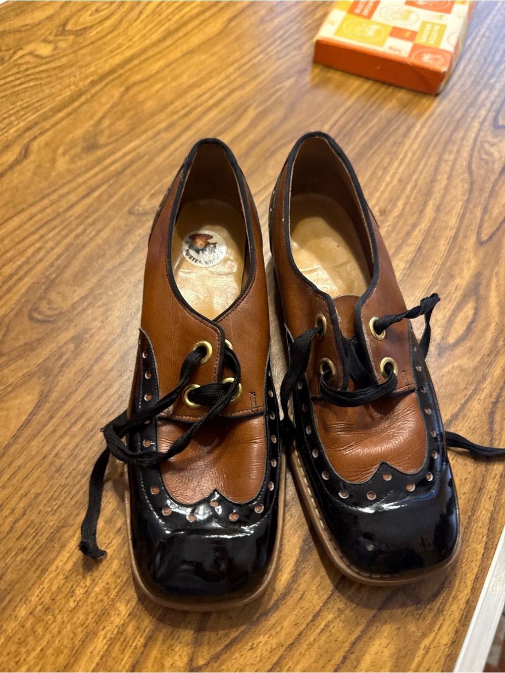 Vintage Buster Brown Two-Tone Spectator Oxford Shoes